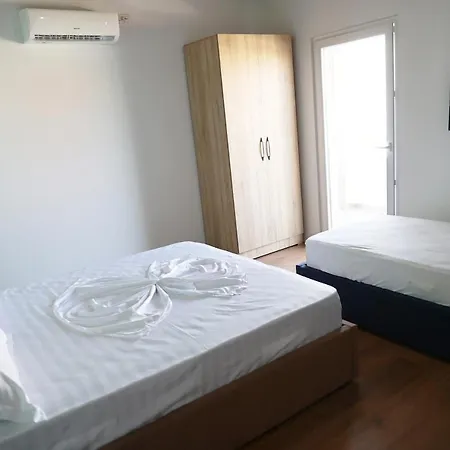 Golemi Guest house *